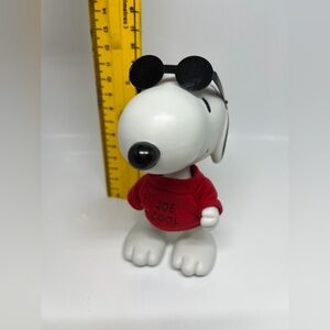Hallmark 2000 Peanuts Gallery Snoopy JOE COOL